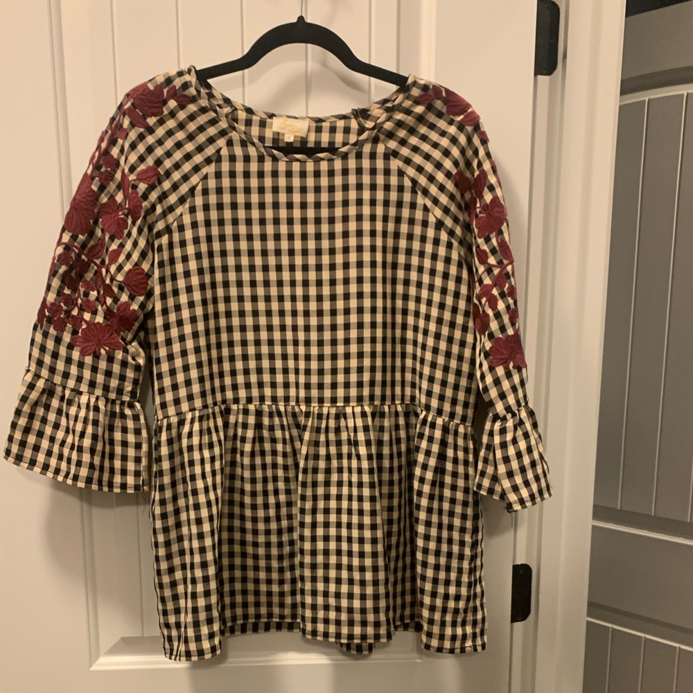Cute blouse top